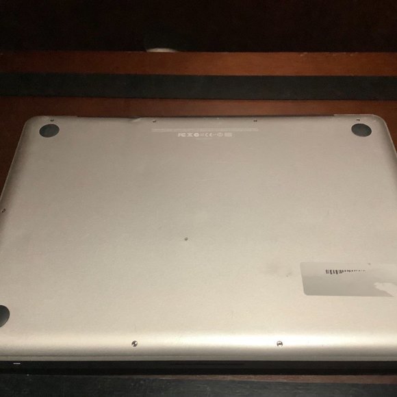 Macbook Pro 13" 2.4 core (Dent Screen/Hinge) - Picture 6 of 10
